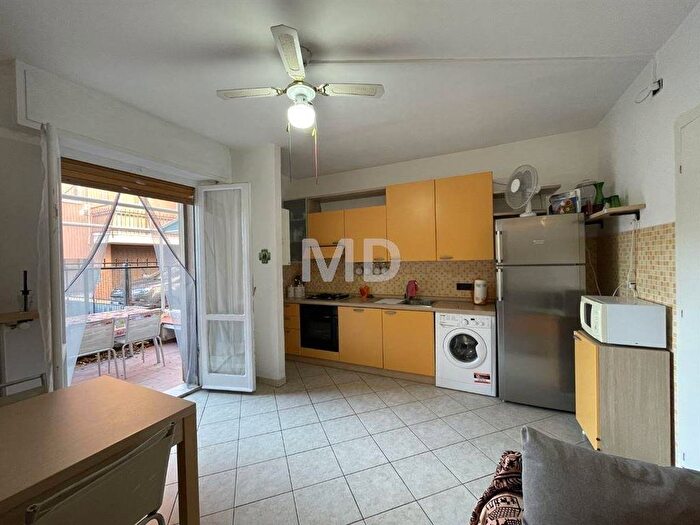 Appartamento trilocale in vendita in Centro, Loano