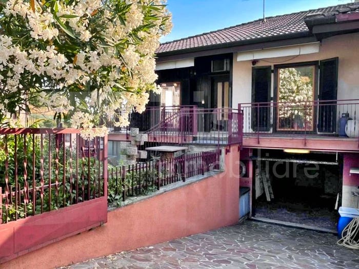 Casa quadrilocale in vendita in Via Guarnerio d'Artegna, Centro, Artegna