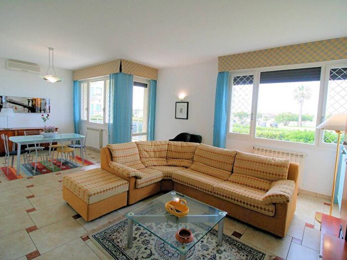 Appartamento con 6 locali in vendita in Città Giardino, Viareggio