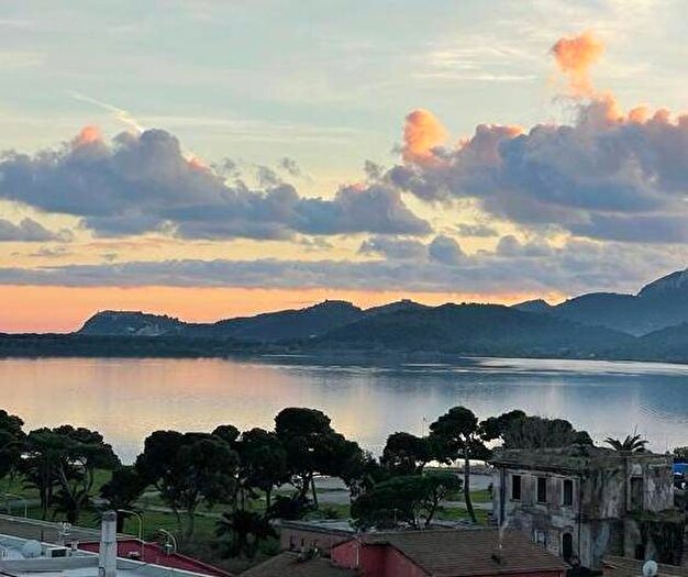 Appartamento con 6 locali in vendita in Centro, Orbetello