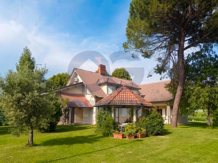 Casa con 6 locali in vendita in Via Primicello, Copparo
