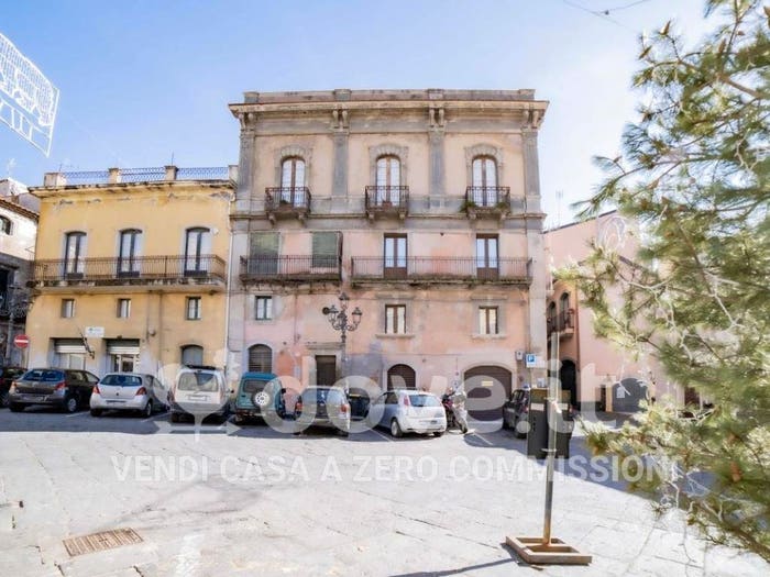 Appartamento quadrilocale in vendita in Piazza Lauria, Centro, Castiglione di Sicilia