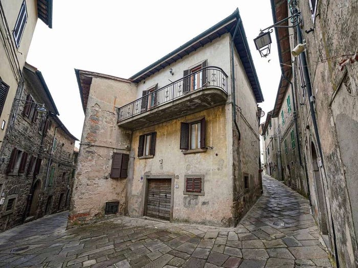 Casa quadrilocale in vendita in Piazza Giacomo Matteotti, Centro, Piancastagnaio