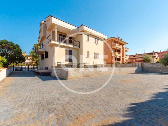 Appartamento trilocale in vendita in Via Francavilla di Sicilia, Borghesiana, Roma