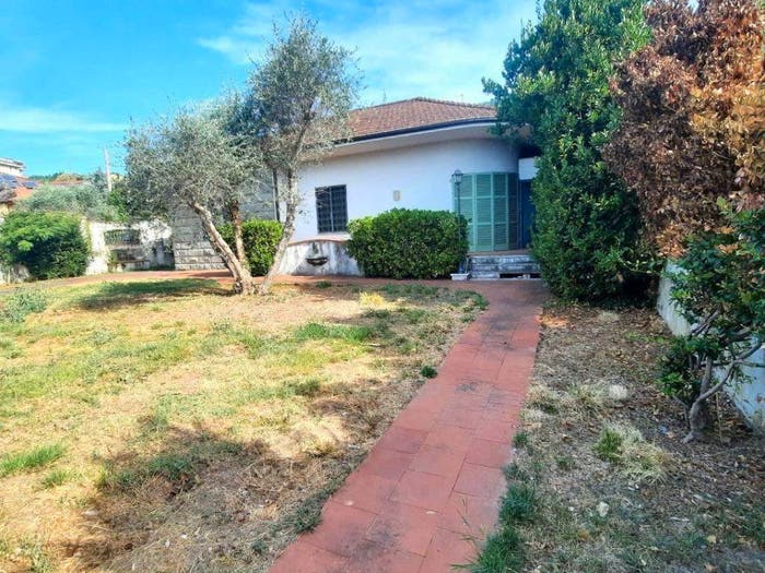 Casa con 6 locali in vendita in VIA REPUBBLICA, Albiano Magra, Aulla