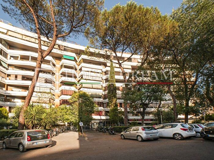 Appartamento quadrilocale in vendita in Via Paola Falconieri, Monteverde Nuovo, Roma