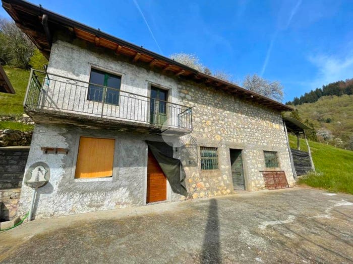 Casa quadrilocale in vendita in Località col de rone, Vigolo