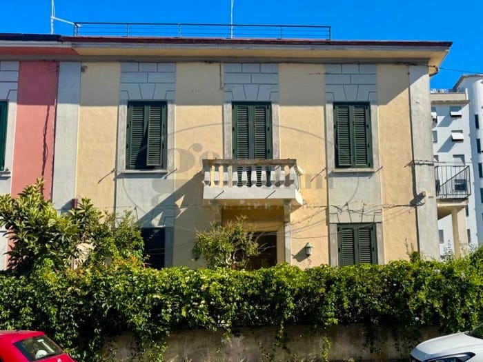 Casa con 5 locali in vendita in Zola Galilei, Livorno