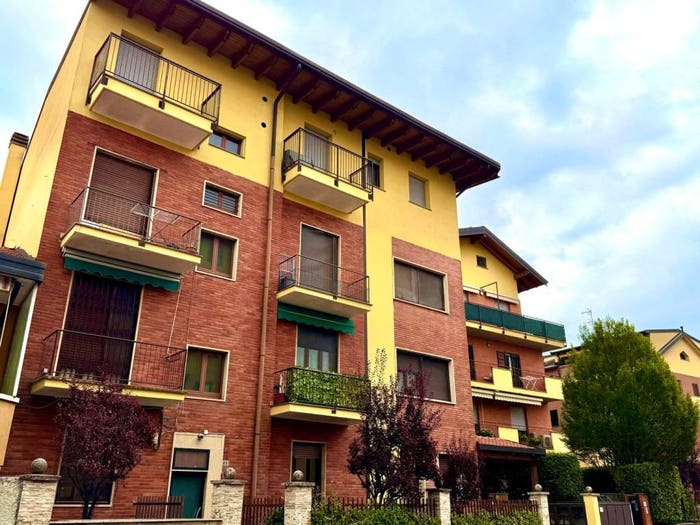 Appartamento trilocale in vendita in Via Pasubio, Centro, Cesano Boscone