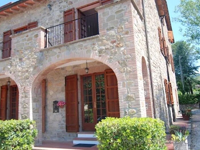 Casa con 6 locali in vendita in Vernazzano Basso SNC, Tuoro sul Trasimeno