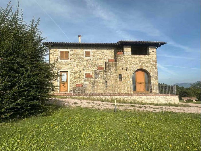 Casa con 6 locali in vendita in Centro, Gubbio