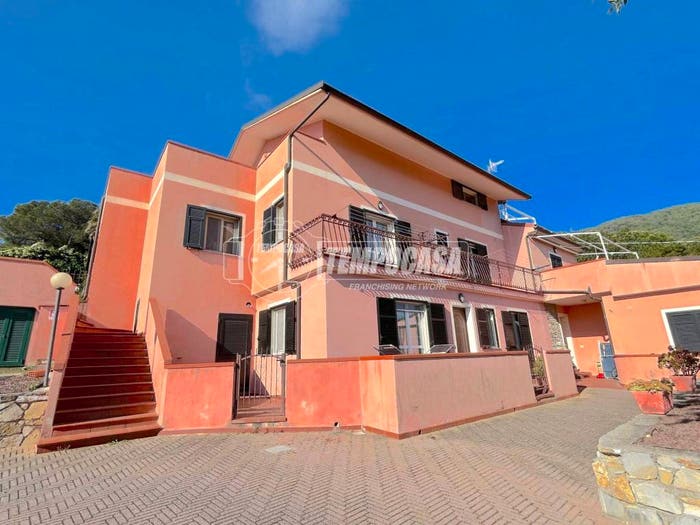 Appartamento trilocale in vendita in Via marchesi maglione, Andora
