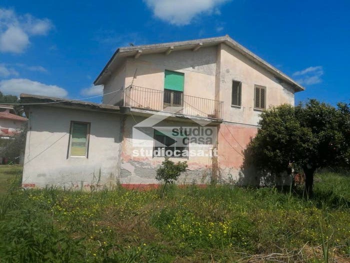 Casa quadrilocale in vendita in Centro, Rocca di Neto