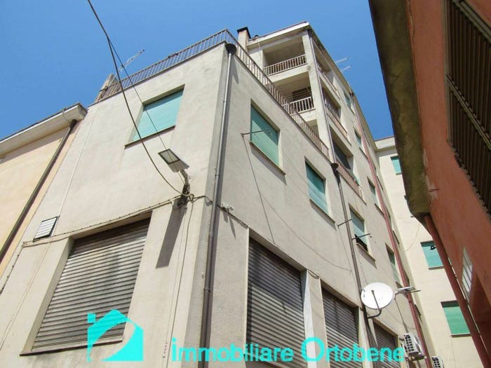 Appartamento con 6 locali in vendita in Piazza Francesco Crispi, Centro, Nuoro