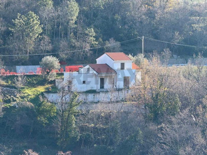 Casa con 6 locali in vendita in Bardino Nuovo, Tovo San Giacomo