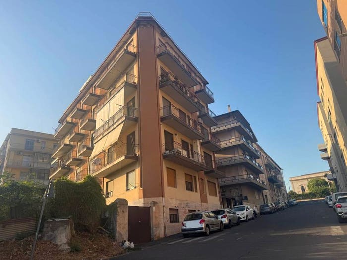 Appartamento trilocale in vendita in Via Chisari, Cibali, Catania