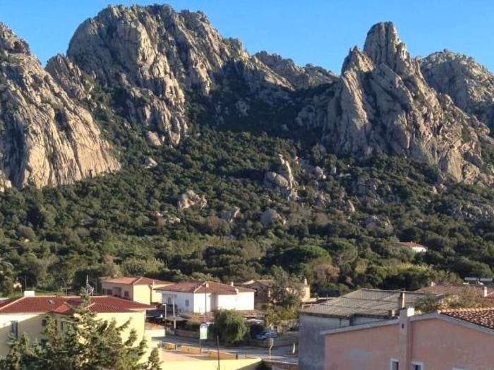 Casa con 6 locali in vendita in San Pantaleo, Olbia