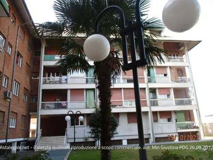 Appartamento trilocale in vendita in Via Sardegna, Centro, Limbiate