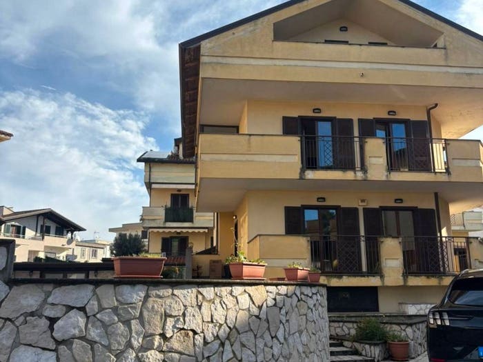 Casa con 6 locali in vendita in Via Lago Patria, Lago Patria, Giugliano in Campania