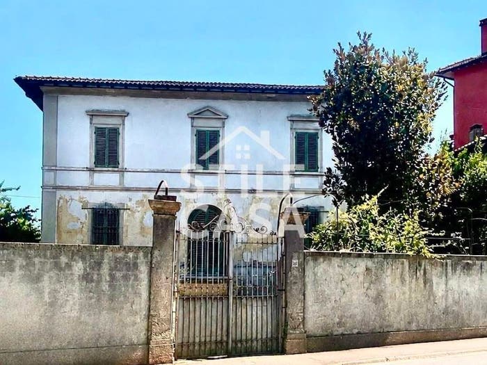 Casa con 6 locali in vendita in Piazza Mercato dei Foraggi, Borgo A Buggiano, Buggiano