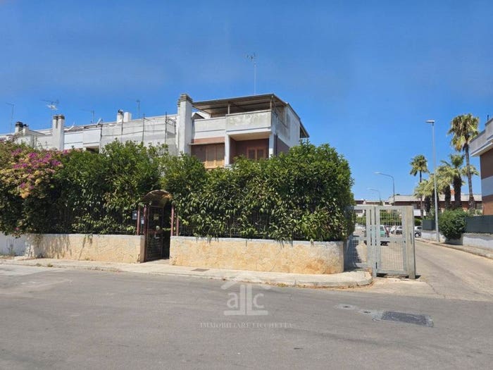 Casa con 6 locali in vendita in Via Luigi Mariano, Leuca, Lecce