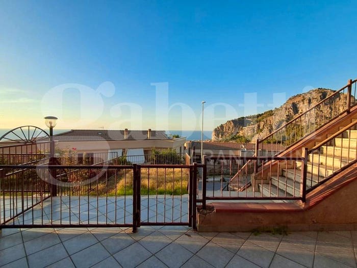 Appartamento con 6 locali in vendita in Centro, Cefalù