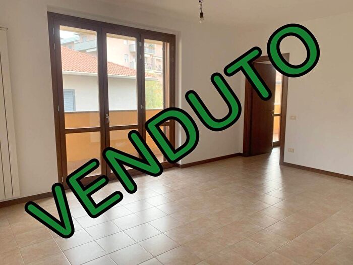 Appartamento trilocale in vendita in Via Monte Grappa, San Giorgio Su Legnano