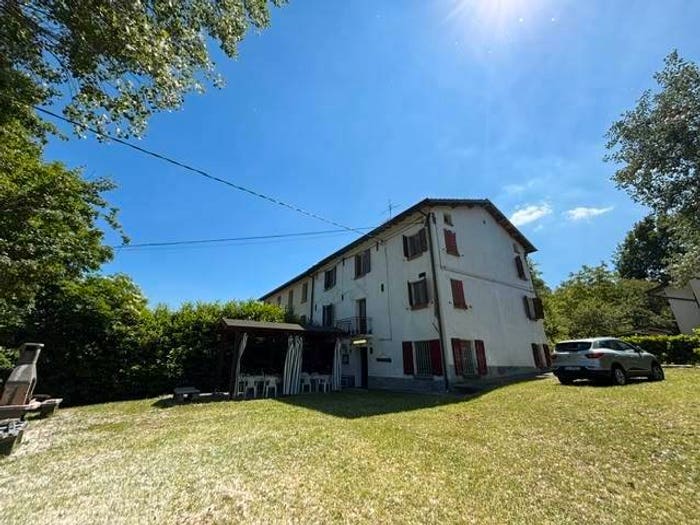 Casa con 6 locali in vendita in Vezzano sul Crostolo