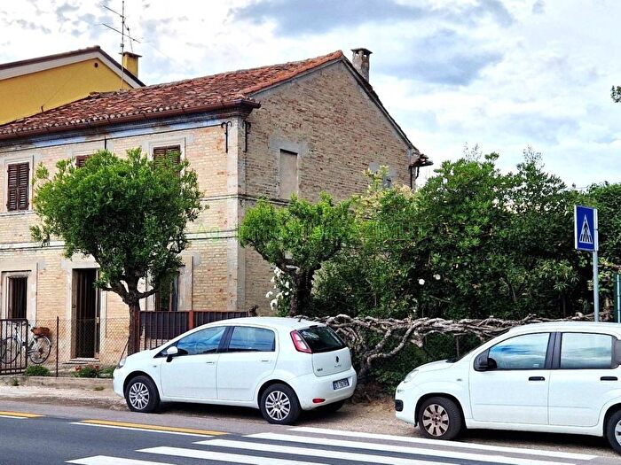 Casa con 6 locali in vendita in Via Roma, Fano Flaminio, Fano
