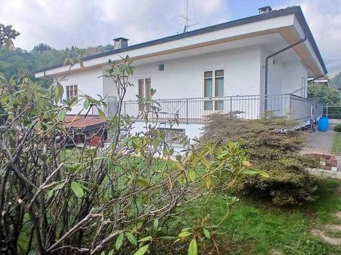 Casa con 6 locali in vendita in Cuorgnè