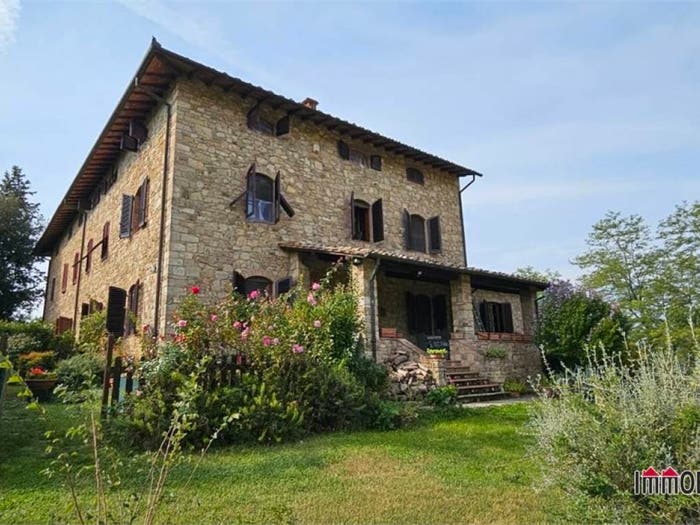 Casa con 6 locali in vendita in Poggibonsi