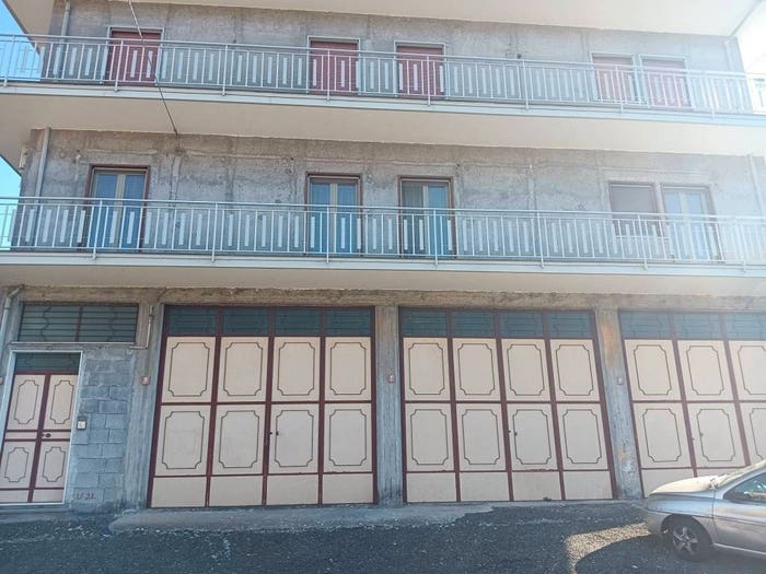 Casa con 6 locali in vendita in Via Calliope, Bronte