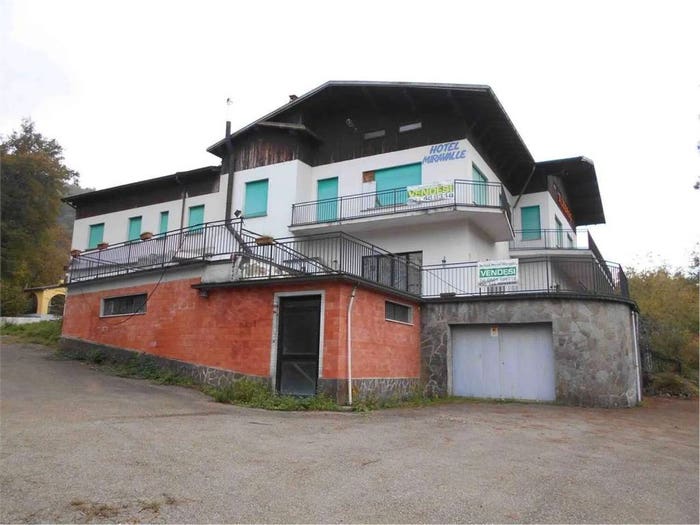 Casa con 6 locali in vendita in Strada Del Laghi, Terenzo