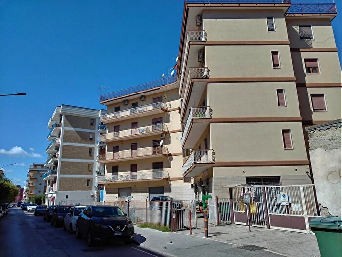 Appartamento trilocale in vendita in Via Enrico Tazzoli, Caserta