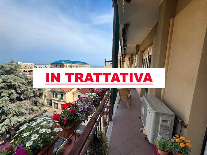 Appartamento quadrilocale in vendita in Via Santa Maria Giuseppa Rossella, Centro, Pietra Ligure