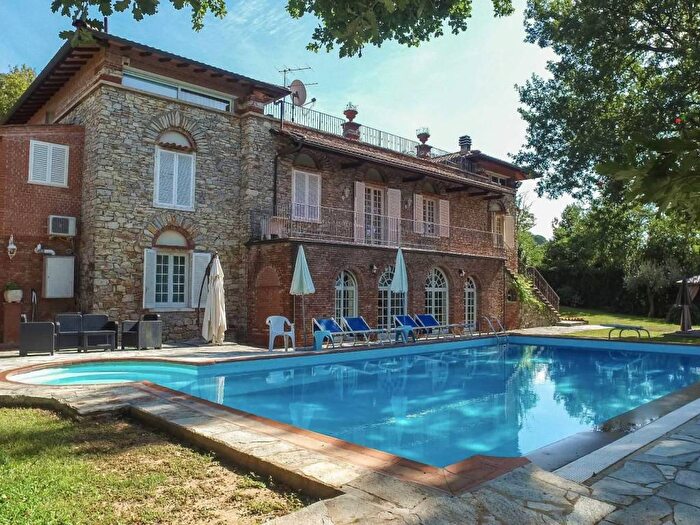 Casa con 6 locali in vendita in via Maneto, Centro, Monsummano Terme