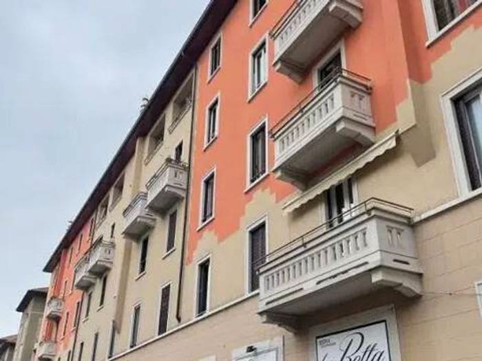 Appartamento quadrilocale in vendita in Piazza Prealpi, Certosa, Milano