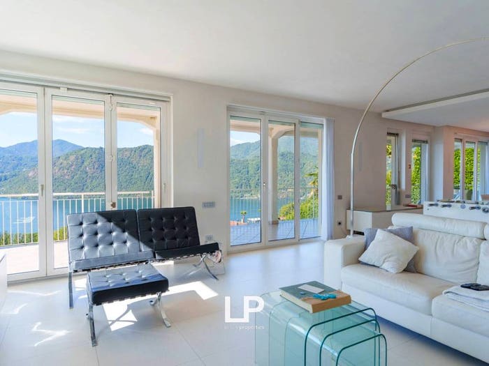 Casa con 6 locali in vendita in Via Pianzera, Pettenasco