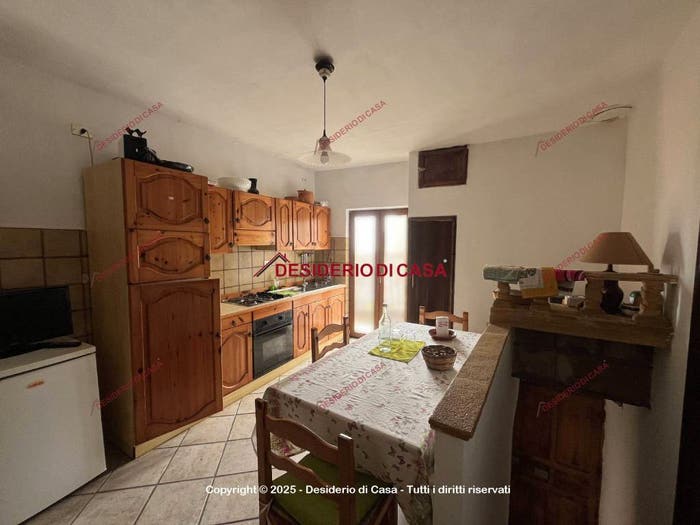 Casa trilocale in vendita in Via Santa Croce, Centro, Pollina