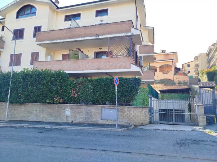 Appartamento quadrilocale in vendita in Via Antonio Meucci, Centro, Rignano Flaminio