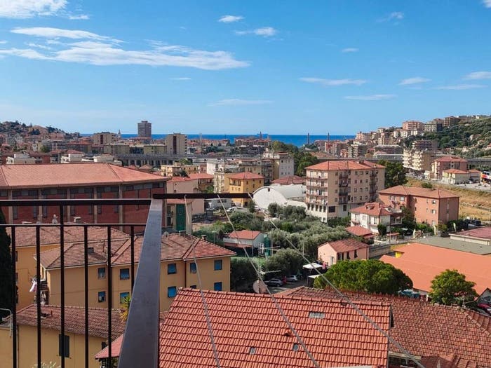 Appartamento trilocale in vendita in Castelvecchio, Imperia