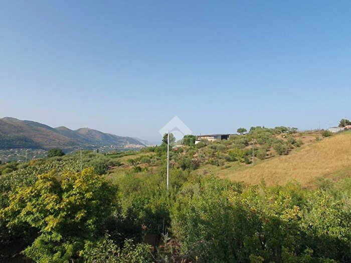 Casa monolocale in vendita in Via Rosalia Sinibaldi, Monreale