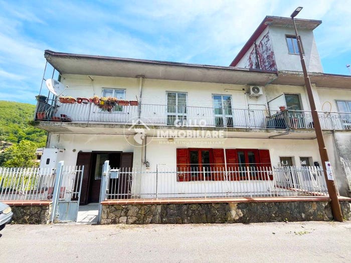 Appartamento quadrilocale in vendita in Via Morelli e Silvati, Centro, Monteforte Irpino