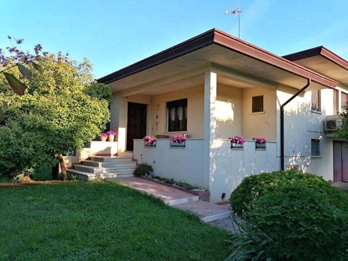Casa con 6 locali in vendita in Centro, Trebaseleghe