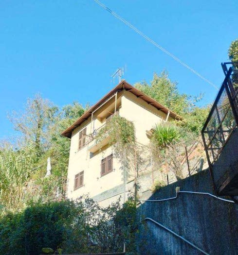 Casa bilocale in vendita in Piazza Marconi, Piccarello, Sant'Olcese