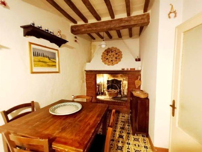 Casa quadrilocale in vendita in Piazza Luca Contile, Centro, Cetona