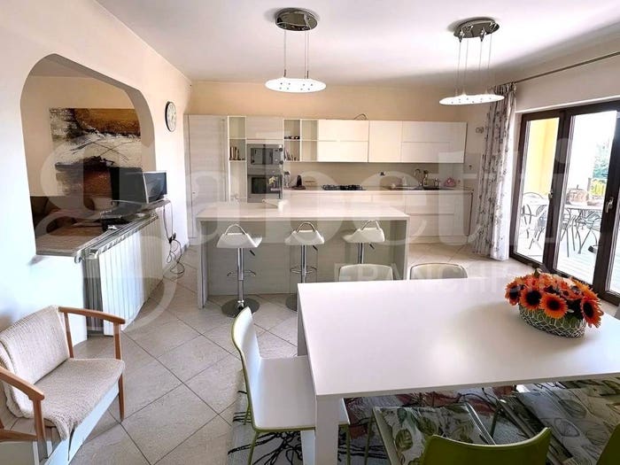 Casa con 6 locali in vendita in VIA MASSA D'ALBE, Centro, Avezzano