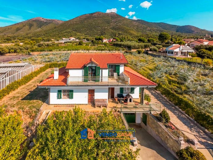Casa con 5 locali in vendita in Via Piamboschi, Cisano sul Neva