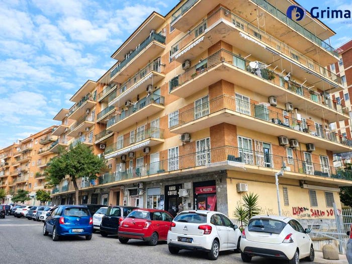 Appartamento quadrilocale in vendita in Viale Privato Farnese, Colli Aminei Capodimonte, Napoli