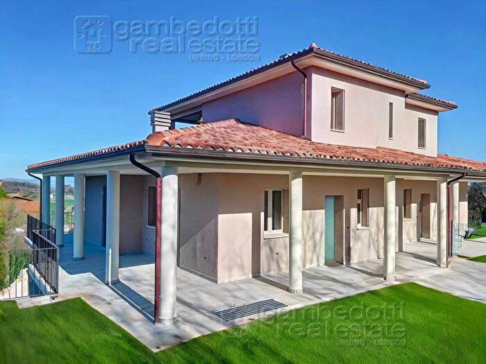 Casa con 6 locali in vendita in Centro, Urbino